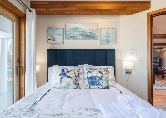 Beach Villa Home - Walk To Beaches Trails Restaurants Activities & More