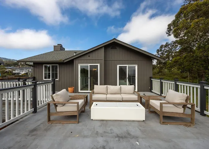 Seaside Home Modern Retreat With Breathtaking Views And Beachside Charm