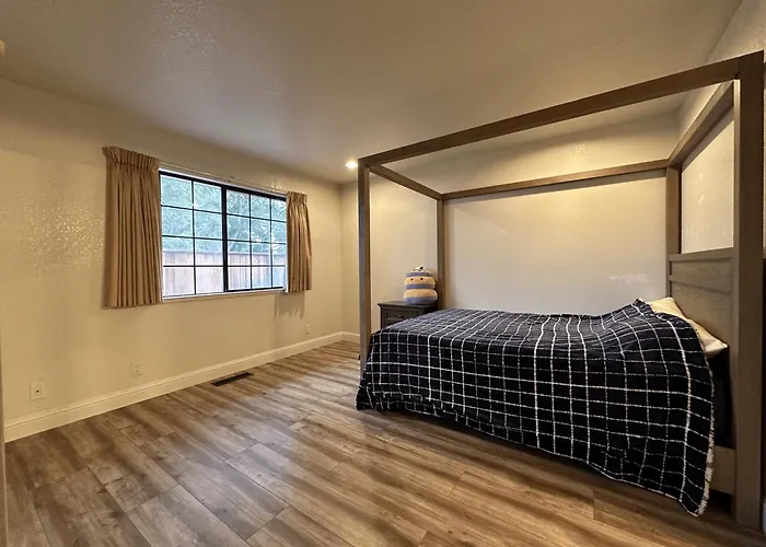 4300 Sq Ft Bay Escape, Near Beach, Golf And Trails