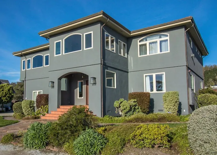 Private Home With Breathtaking Ocean Views - Walk To Beaches Restaurants
